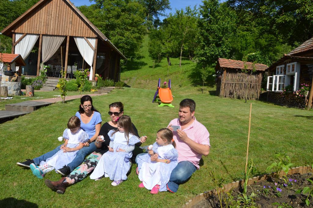 Fruktarium Vendeghaz Hotel Trizs Bagian luar foto